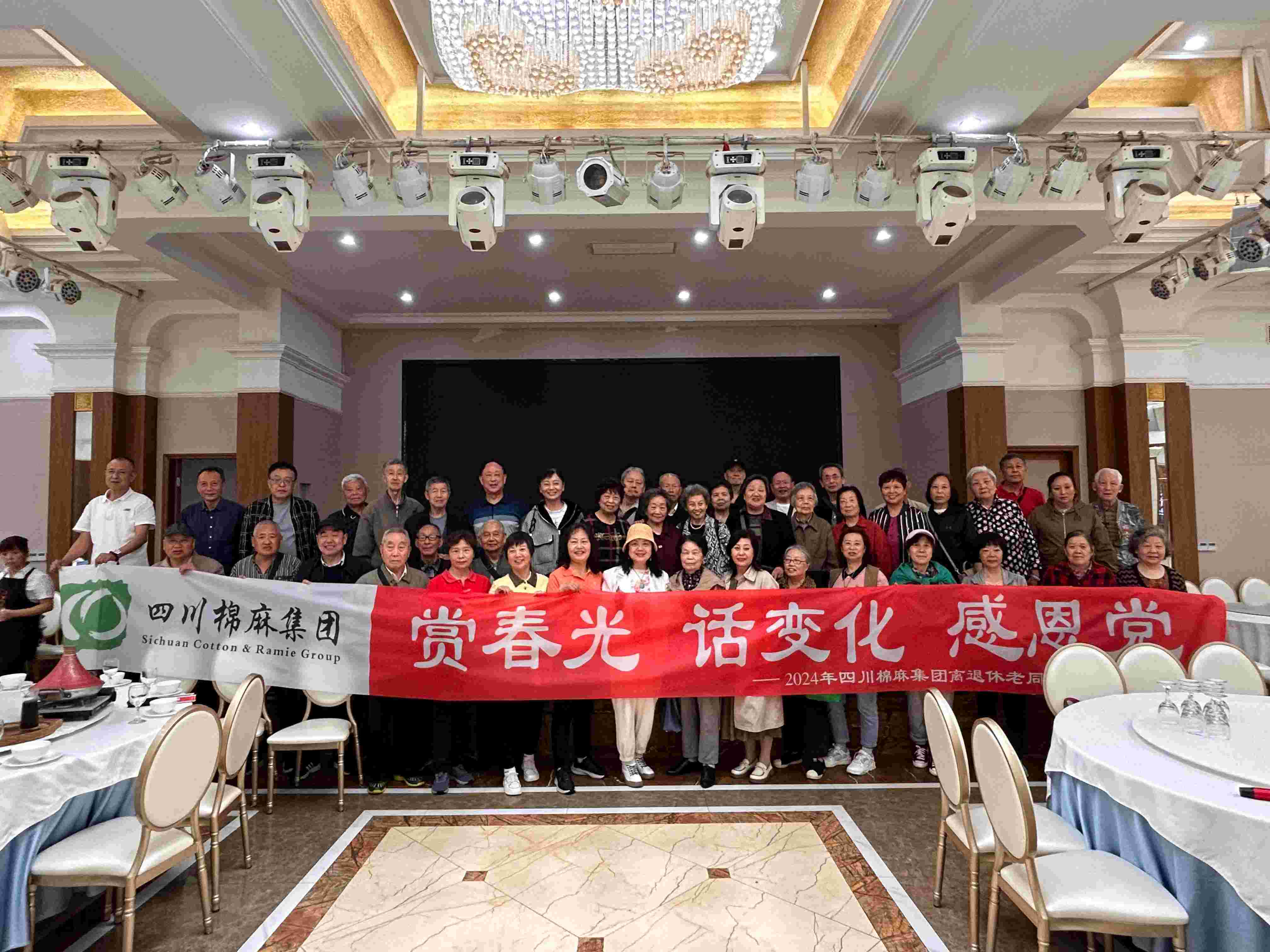 集團公司組織老同志開展“賞春光、話變化、感黨恩”戶外踏青活動